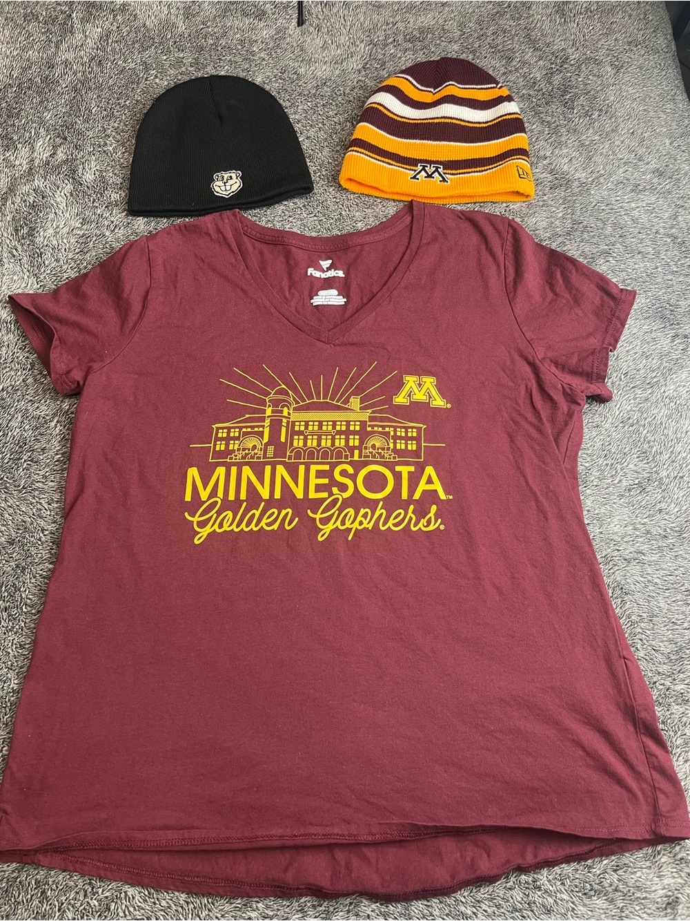Minnesota Golden Gophers Bundle: Fanatics Tee & 2 Beanies (New Era + TOW)